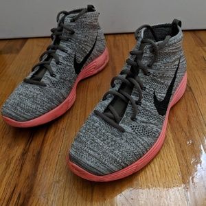 Nike Lunar Flyknit Chukka w/ crimson bottom